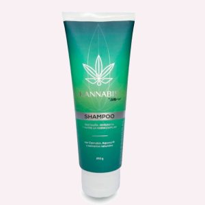 Kannabis Shampoo Fórmula natural para cabello sano y brillante.